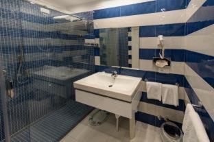 King Room Spa Bath