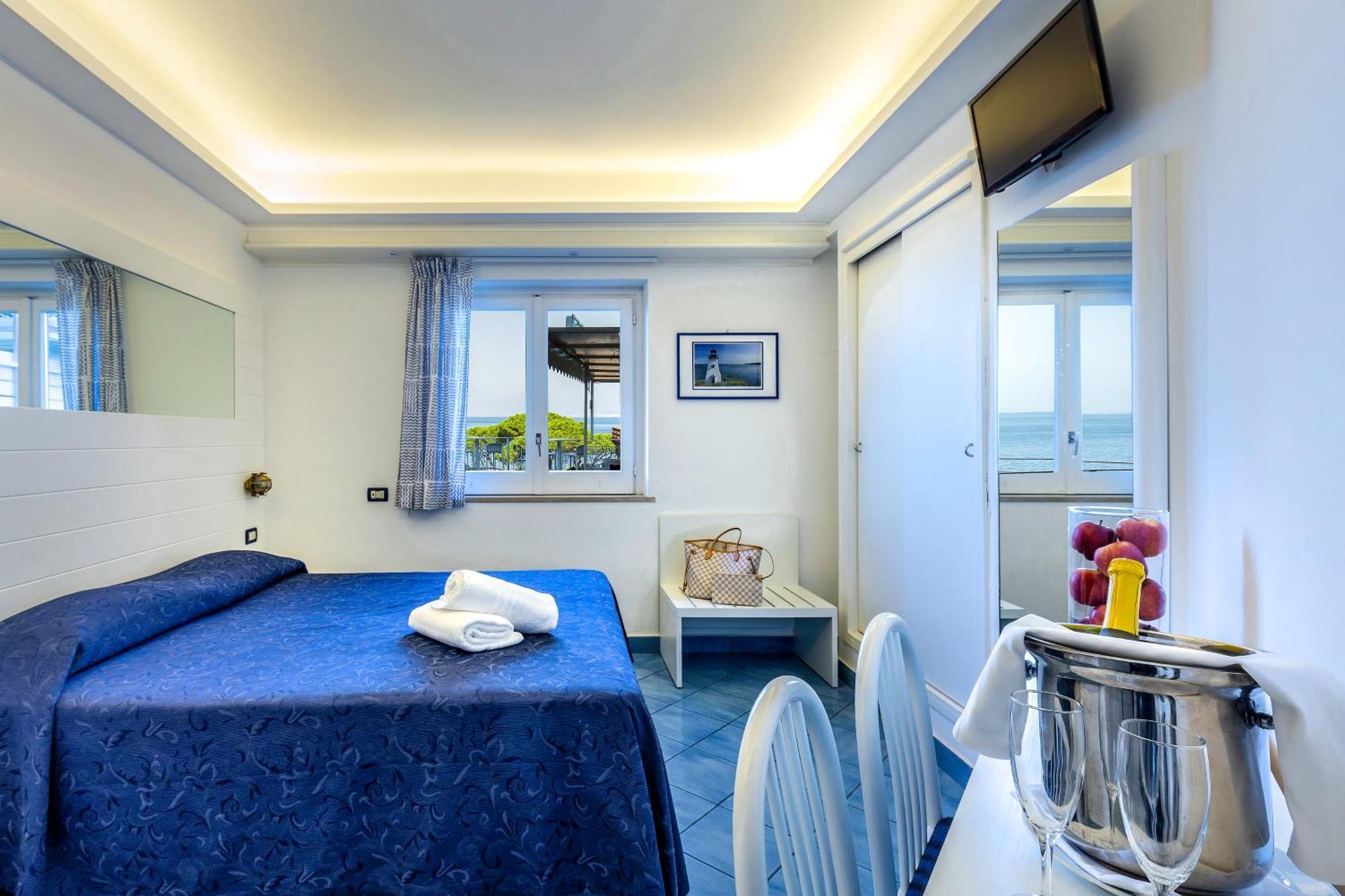 Double or Twin Room Sea View