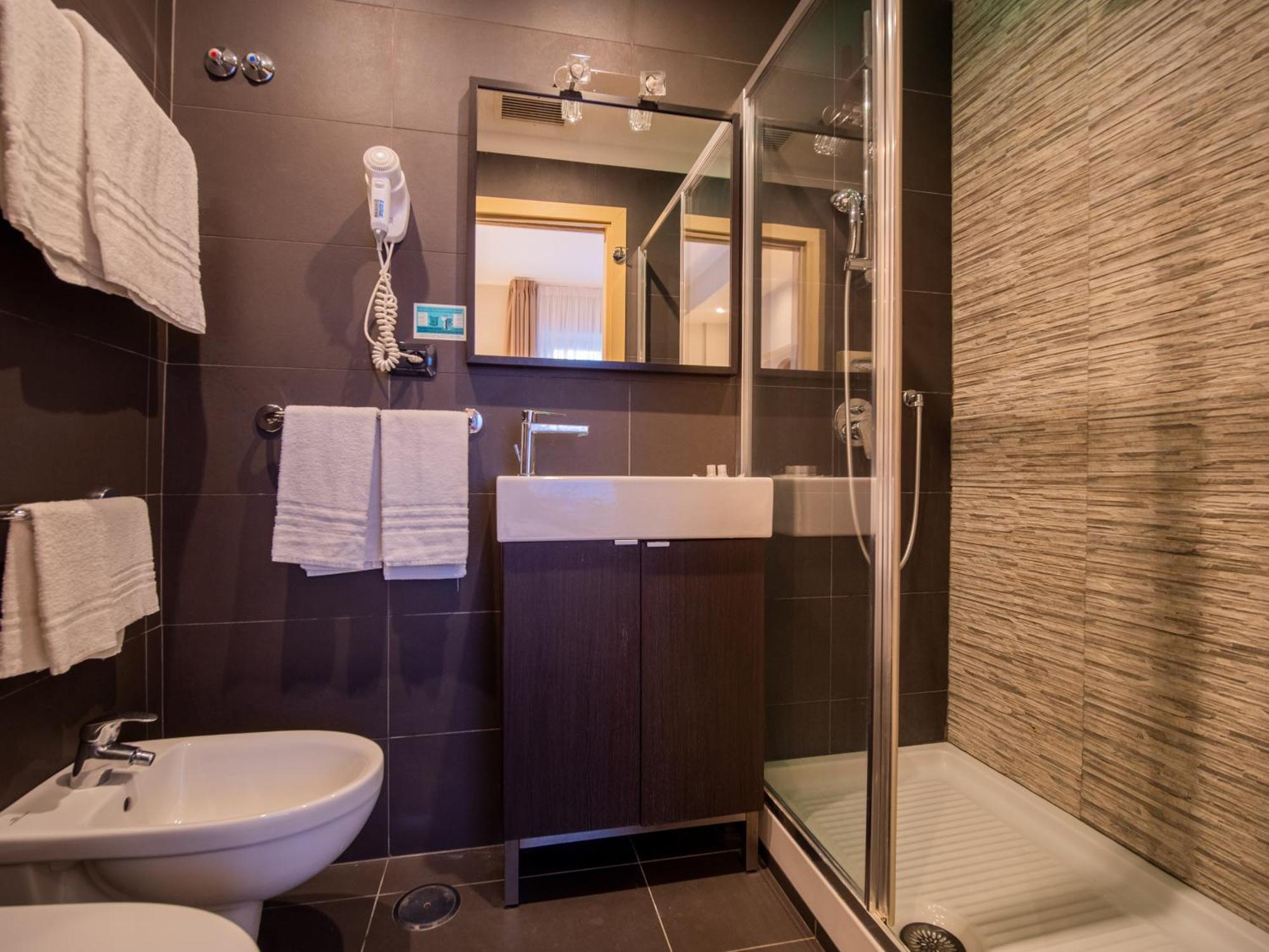 Standard Double or Twin Room,1627201644:JPEG