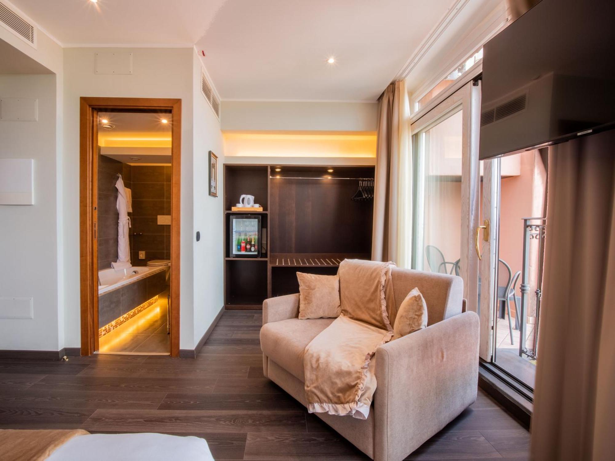 Deluxe Double or Twin Room,1627201648:JPEG