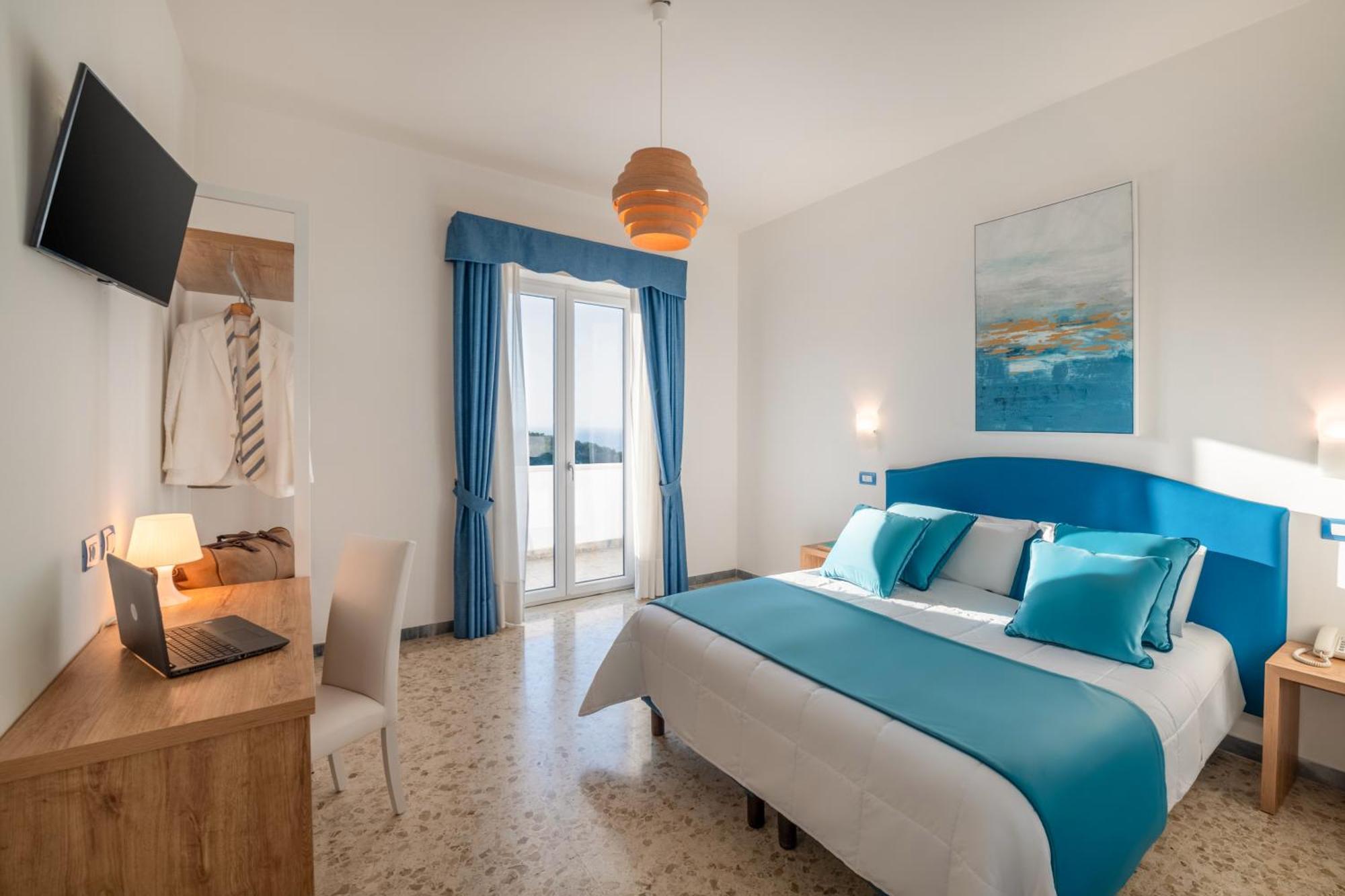 Double Room with Balcony and Sea View,1706779447:JPEG