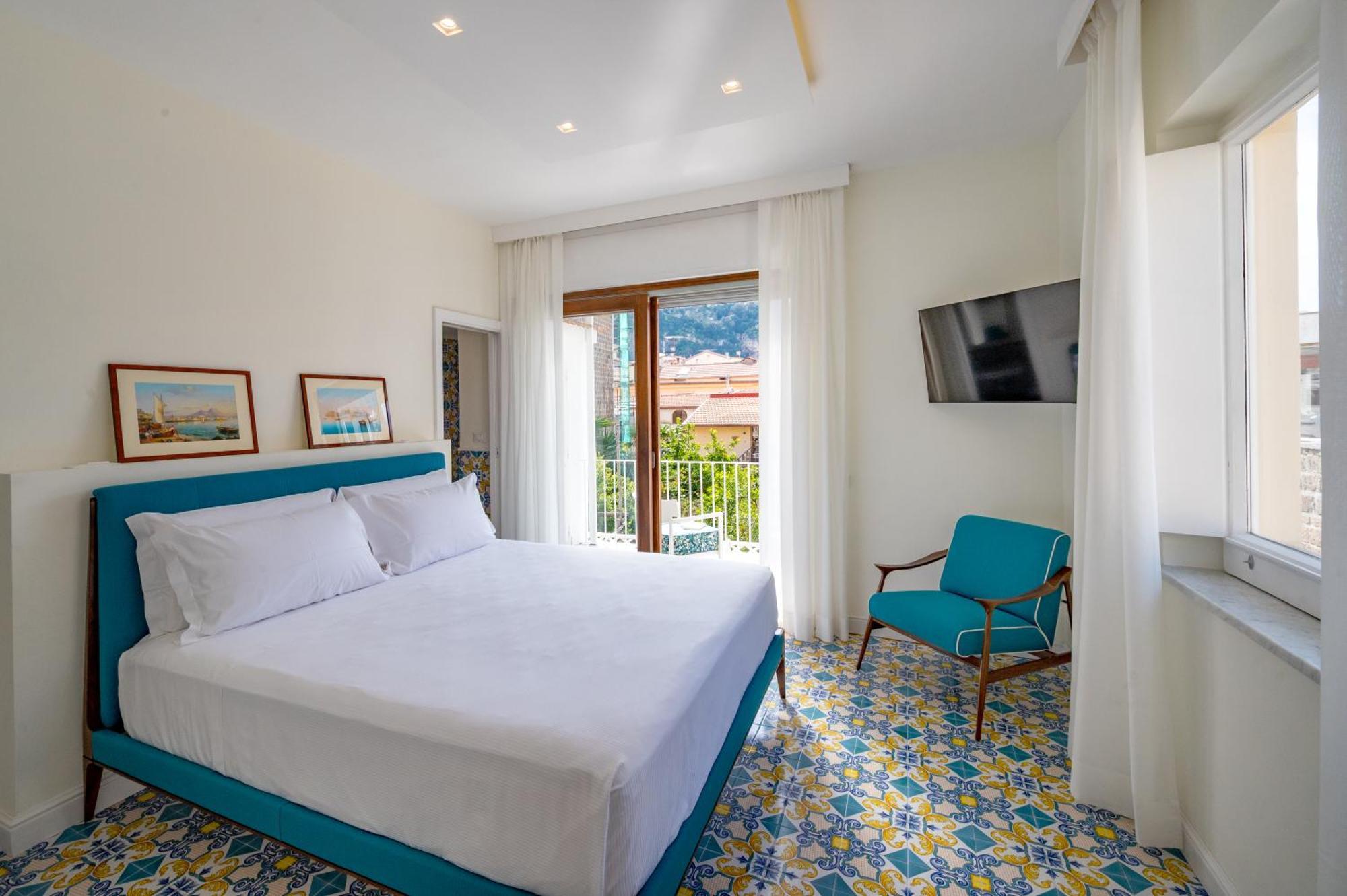 Deluxe Double Room with Balcony,1765379115:JPEG