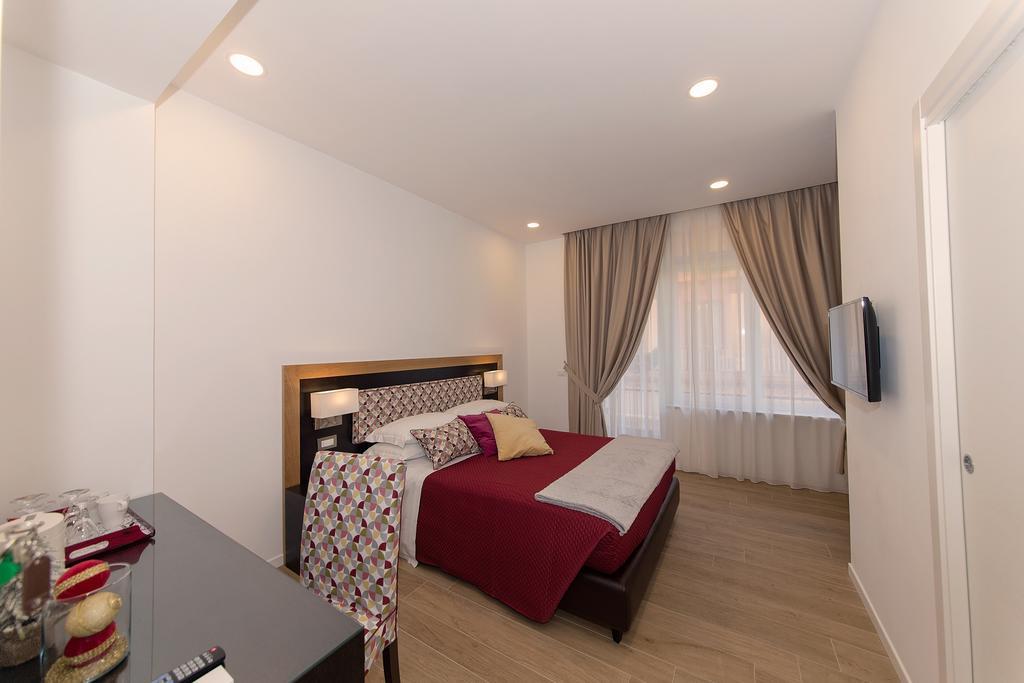 Double Room with Balcony,339315625:JPEG