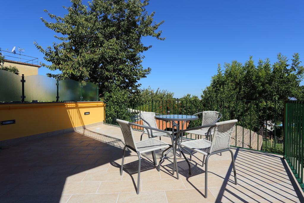 Dreibettzimmer mit Terrasse