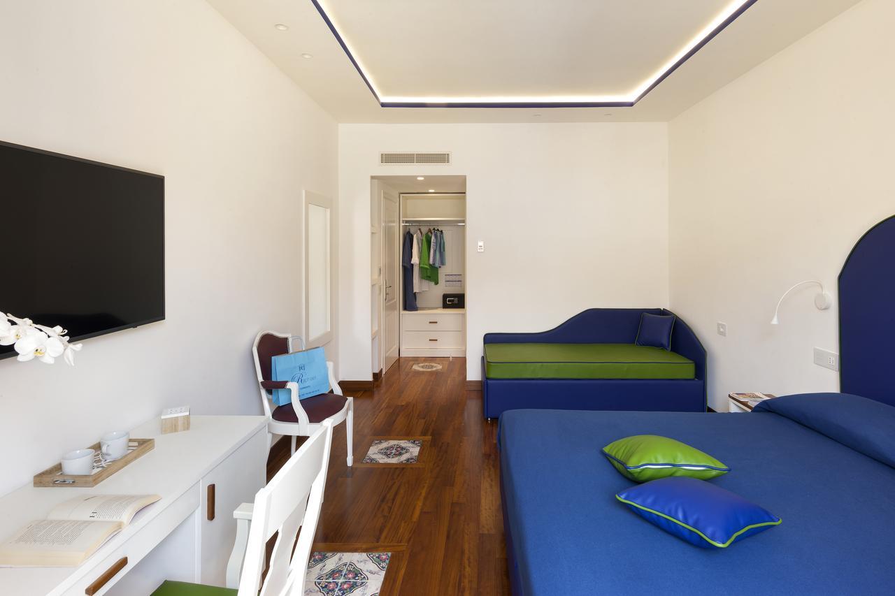 Classic Quadruple Room,665779371:JPEG