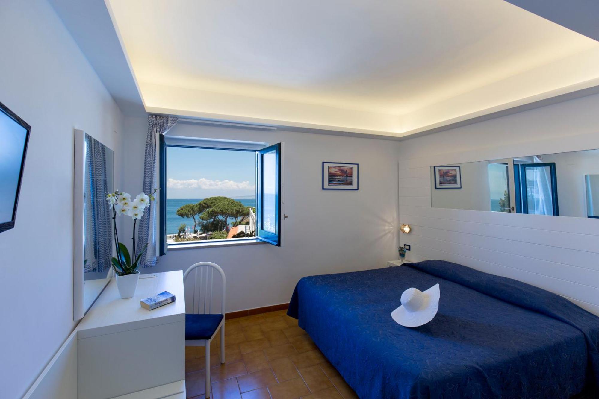 Double or Twin Room Sea View