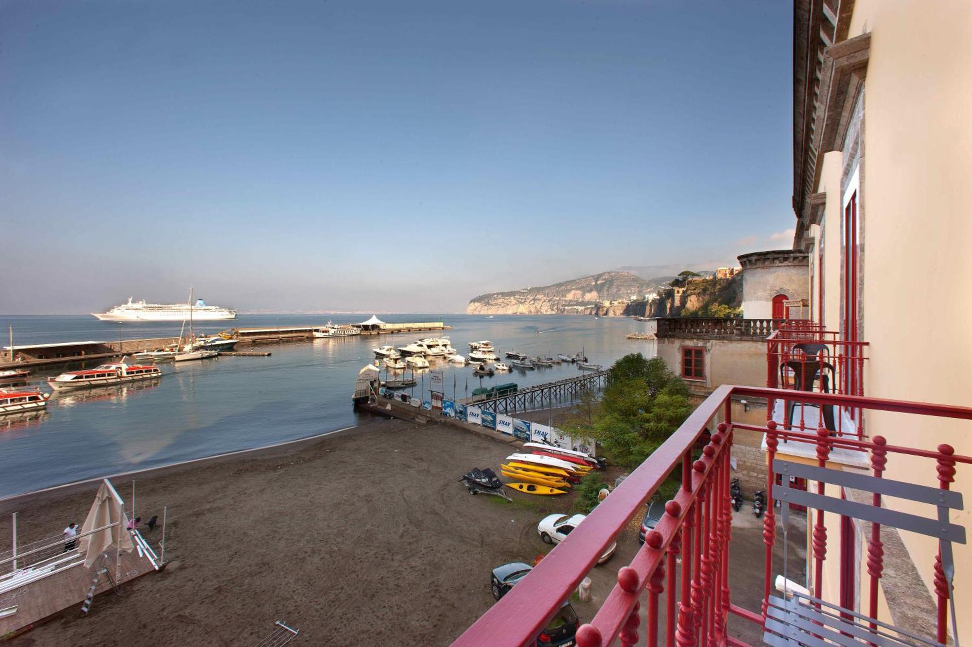 Deluxe Double Room with Balcony and Sea View