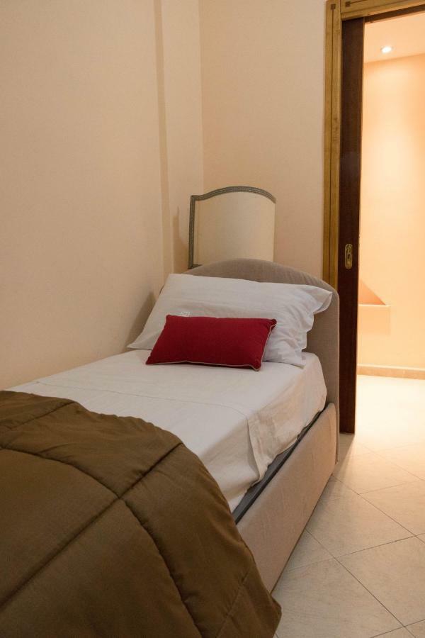 Two-Bedroom House,873696050:JPEG