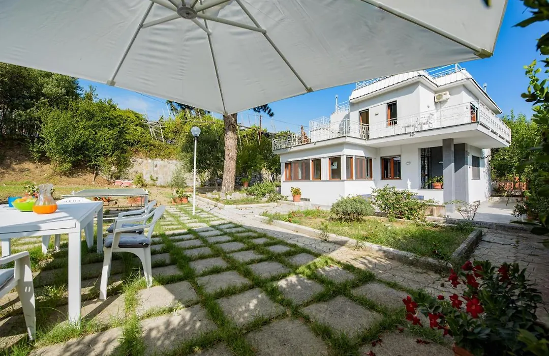 Villa Louise Sorrento-1