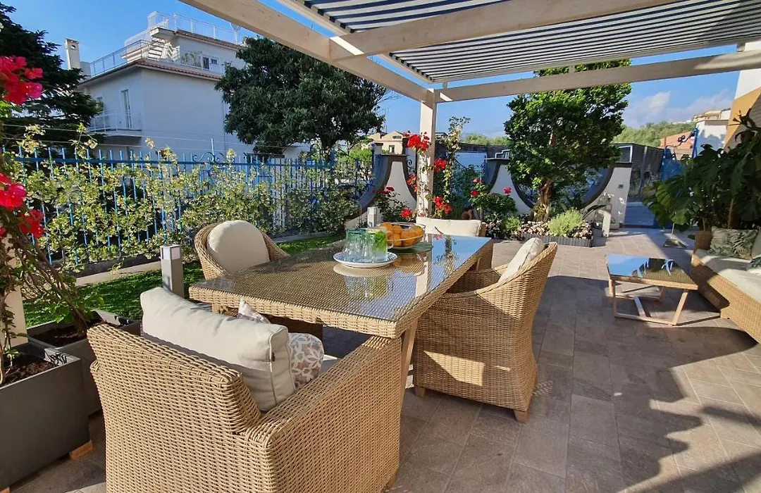 Sorrento Garden Room-1