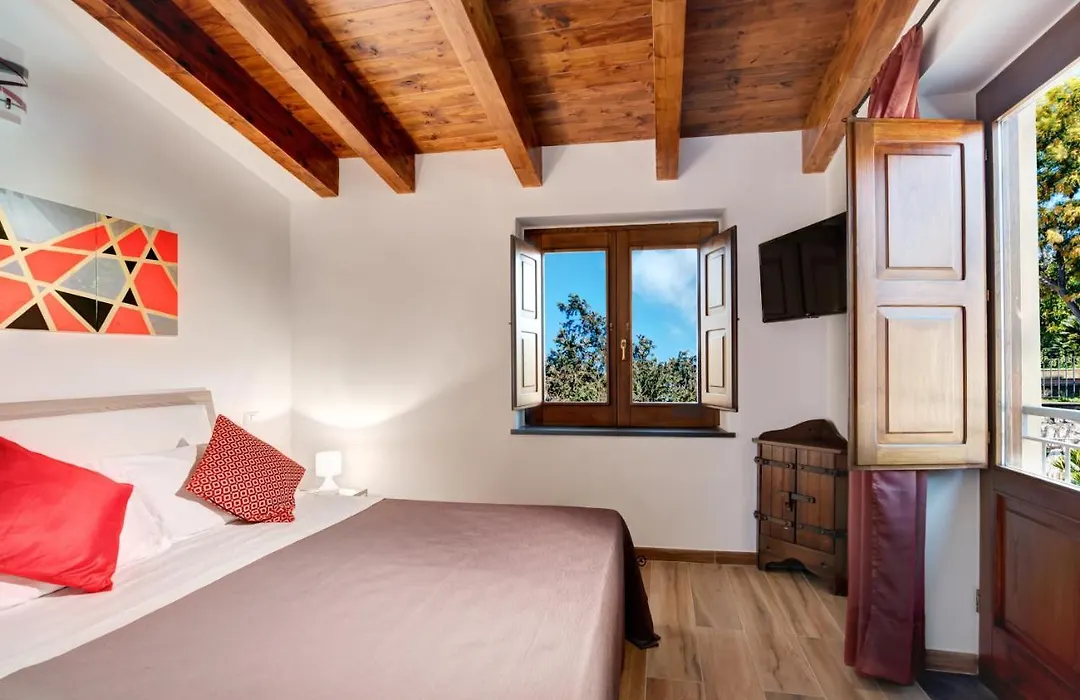 Casa Barone con giardino-1