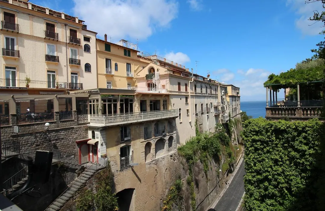 Piazza Tasso Max 1-1