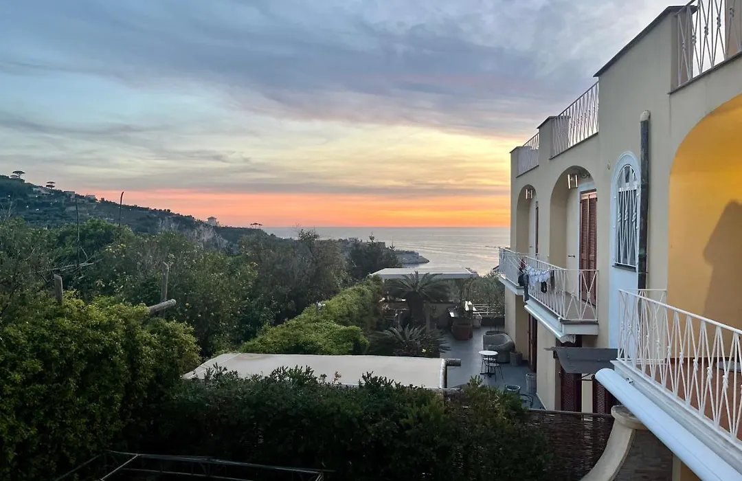 Faraglioni Di Sorrento Rooms-1