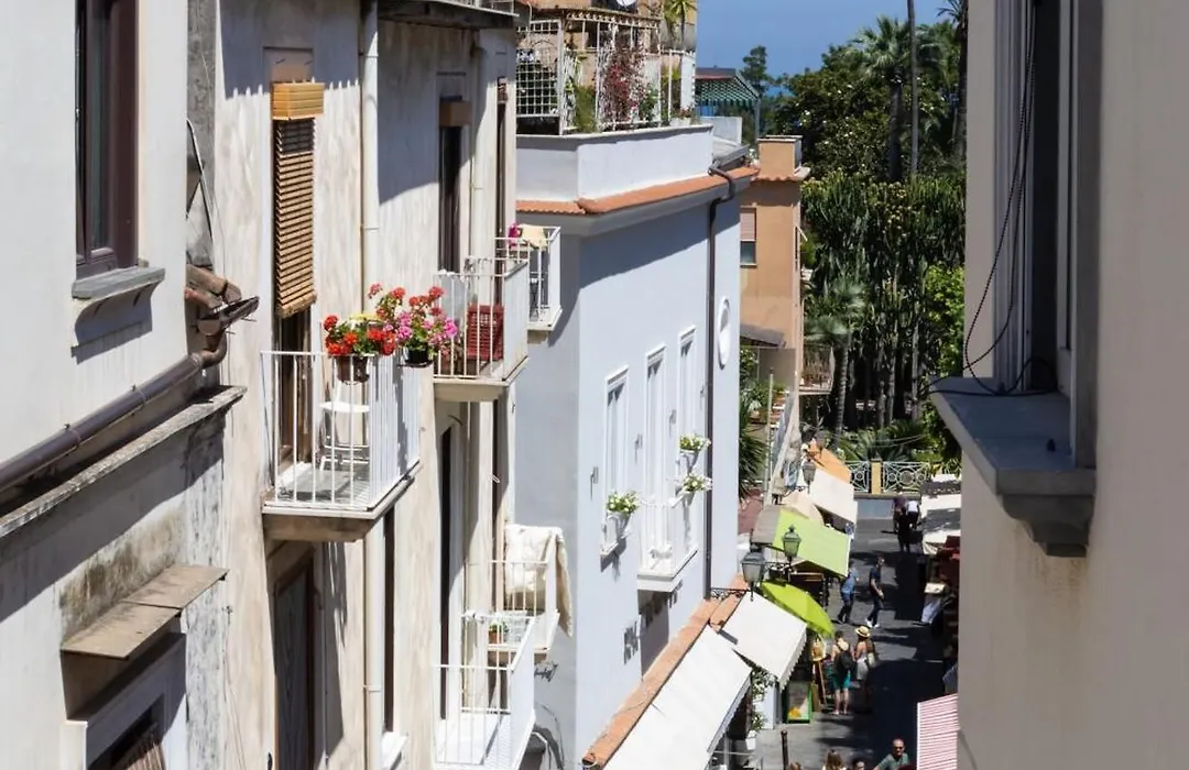 Sorrentovibes - Charming Bedroom In Sorrento With Balcony-1
