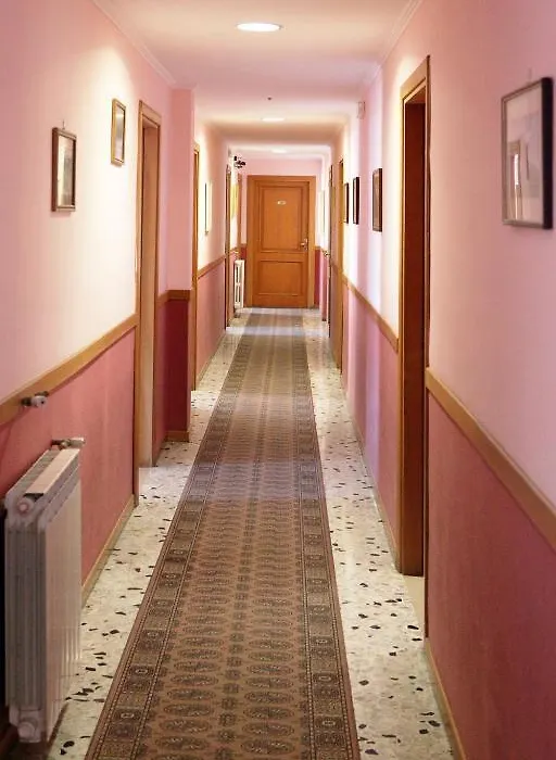 Hotel Linda-1