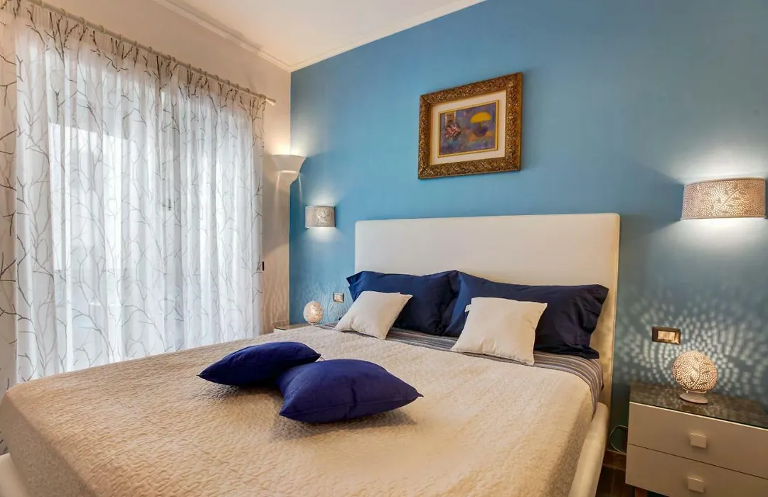 Maryrosy Sorrento Apartment-1