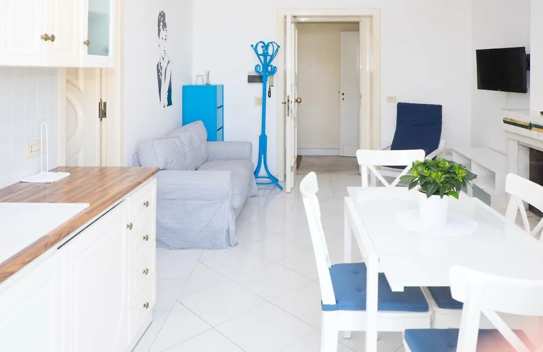 "White Mermaid" - Sorrento Downtown Sea View Apartment-1
