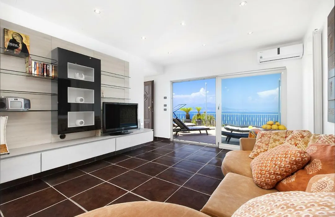 Amore Rentals - Casa Augusta A-1