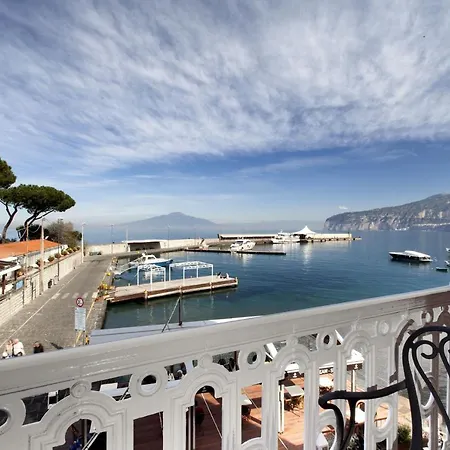 Amore Rentals - Appartamento La Terrazza Sul Porto 1-2