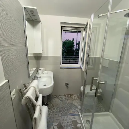 William Apartment 2 Sorrento-3