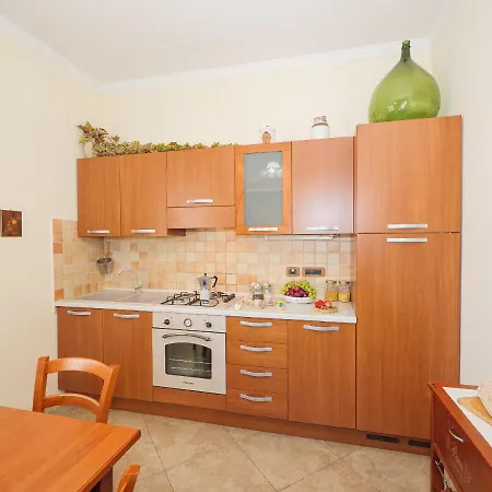 Aranci Apt 67- Up Sorrento Station & Vesuvius View-3