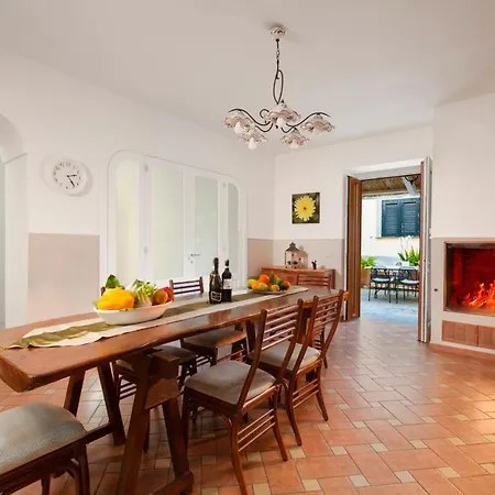 Casa Sorrento, Immerso Nel Verde A Pochi Passi Dal Centro-2
