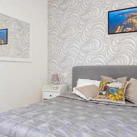 Nonno Angelo - 4 Bedrooms With Free Parking & Seaview Balcony-3