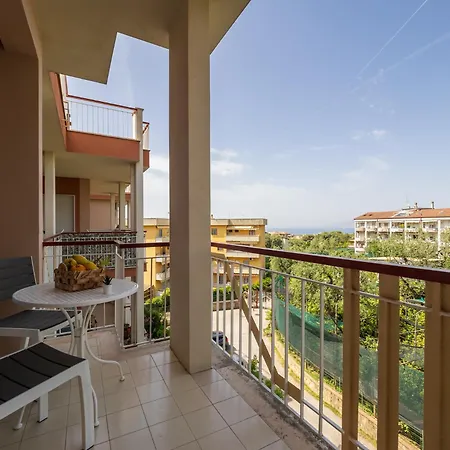 Nonno Angelo - 4 Bedrooms With Free Parking & Seaview Balcony-2