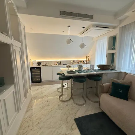 Maison Lady Claudia Luxury Accommodation-2