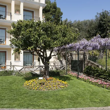 Grand Hotel Capodimonte-3