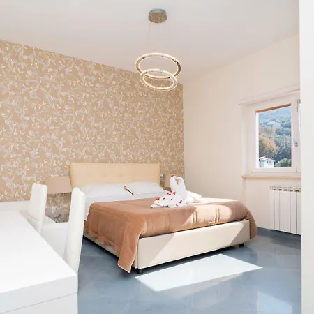 Guest House Emily Suites Sorrento-2