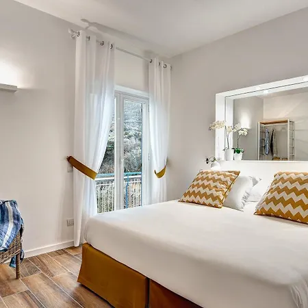 Sorrento Lux Suites - Blue-2