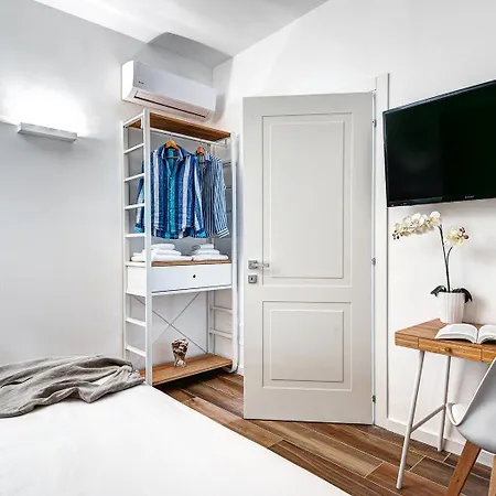 Sorrento Lux Suites - Blue-3
