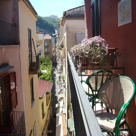 Sorrento Inn Guesthouse-3