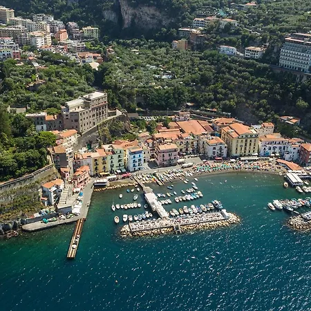 Suite Home Sorrento-2