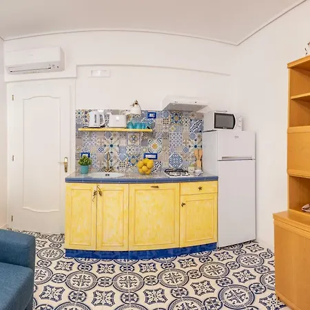 La Casetta Linda - New 2 Bedroom Apt In Sorrento With Seaview Terrace-3