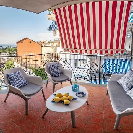 La Casetta Linda - New 2 Bedroom Apt In Sorrento With Seaview Terrace-2