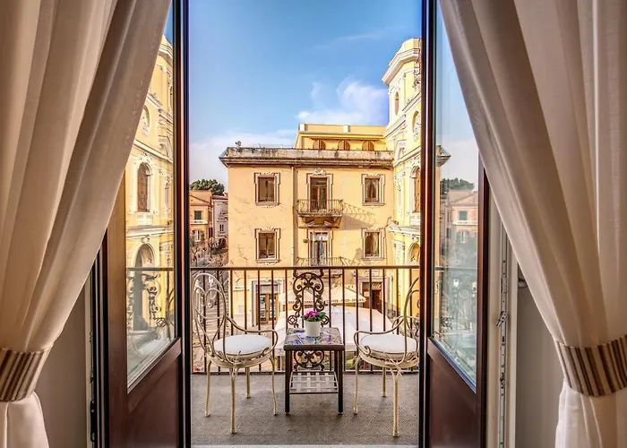 Boutique Sorrento Square Suites