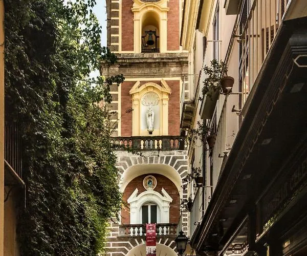Holiday Sorrento Center